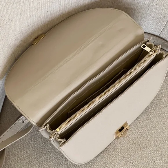 Flattered leather crossbody bag in crème - Picture 6 of 13